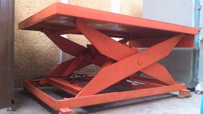 Elevador de carga para andén